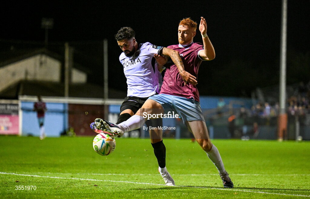 28 August 2026; Declan McDaid of Dundalk in action against James Bolger of Drogheda United during the SSE Airtricity Men’s Premier Division match between Drogheda United and Dundalk at Sullivan & Lambe Park in Drogheda, Louth. Photo by Ben McShane/Sportsfile