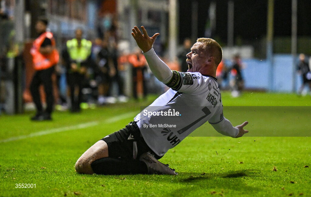 28 August 2026; Daryl Horgan of Dundalk celebrates after scoring his side's third goal during the SSE Airtricity Men’s Premier Division match between Drogheda United and Dundalk at Sullivan & Lambe Park in Drogheda, Louth. Photo by Ben McShane/Sportsfile