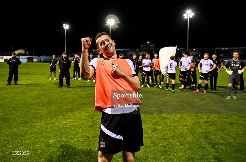 28 August 2026; Bobby Burns of Dundalk celebrates after the SSE Airtricity Men’s Premier Division match between Drogheda United and Dundalk at Sullivan & Lambe Park in Drogheda, Louth. Photo by Ben McShane/Sportsfile