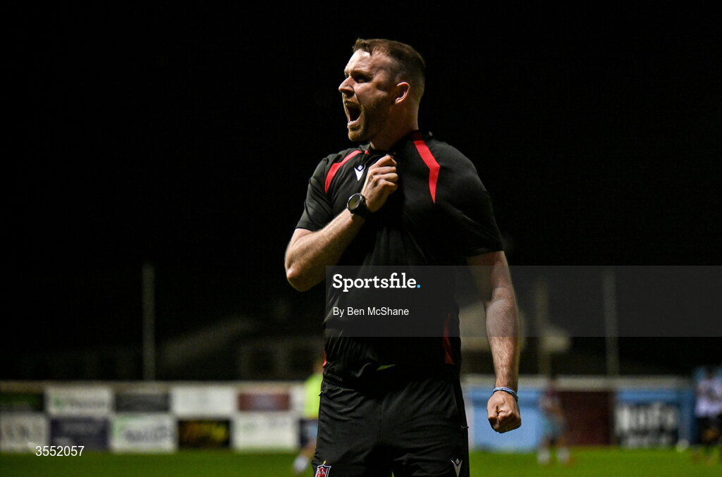 28 August 2026; Dundalk manager Ciaran Kilduff celebrates after the SSE Airtricity Men’s Premier Division match between Drogheda United and Dundalk at Sullivan & Lambe Park in Drogheda, Louth. Photo by Ben McShane/Sportsfile