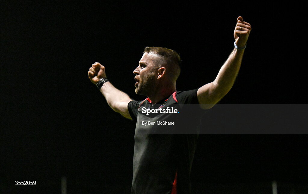 28 August 2026; Dundalk manager Ciaran Kilduff celebrates after the SSE Airtricity Men’s Premier Division match between Drogheda United and Dundalk at Sullivan & Lambe Park in Drogheda, Louth. Photo by Ben McShane/Sportsfile