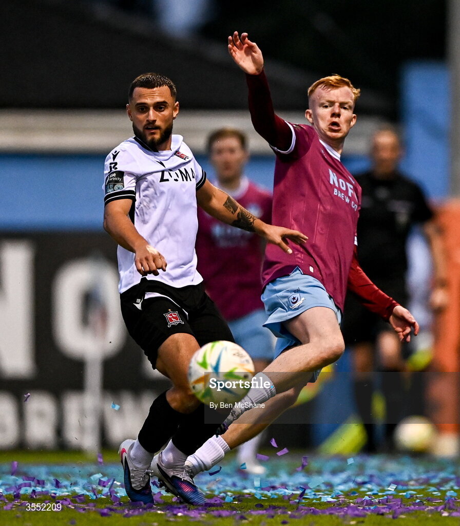 28 August 2026; Shane Farrell of Drogheda United and Leo Gaxha of Dundalk during the SSE Airtricity Men’s Premier Division match between Drogheda United and Dundalk at Sullivan & Lambe Park in Drogheda, Louth. Photo by Ben McShane/Sportsfile