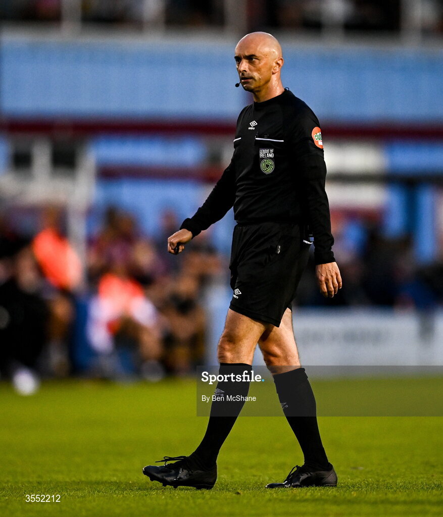 28 August 2026; Referee Neil Doyle during the SSE Airtricity Men’s Premier Division match between Drogheda United and Dundalk at Sullivan & Lambe Park in Drogheda, Louth. Photo by Ben McShane/Sportsfile