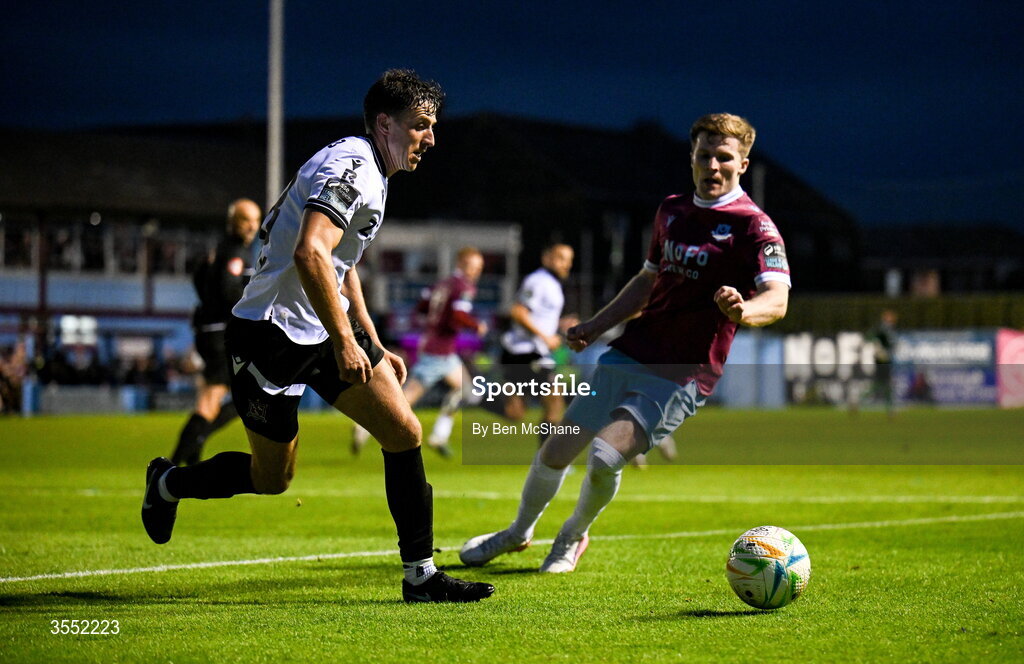 28 August 2026; Keith Buckley of Dundalk and Conor Kane of Drogheda United during the SSE Airtricity Men’s Premier Division match between Drogheda United and Dundalk at Sullivan & Lambe Park in Drogheda, Louth. Photo by Ben McShane/Sportsfile