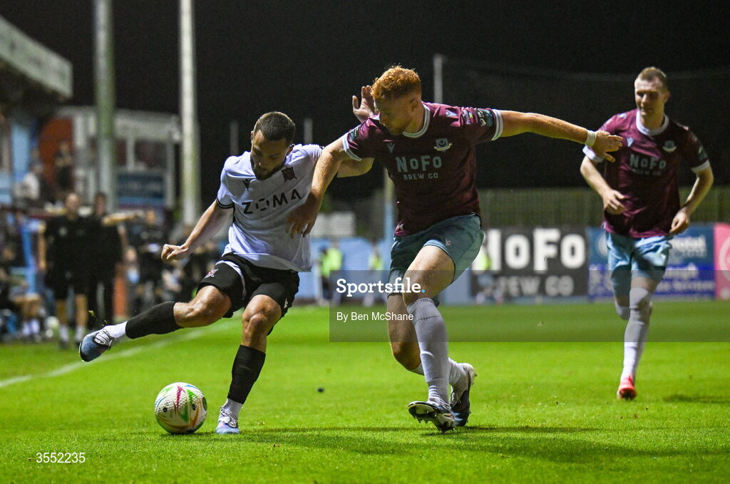 28 August 2026; Leo Gaxha of Dundalk and James Bolger of Drogheda United during the SSE Airtricity Men’s Premier Division match between Drogheda United and Dundalk at Sullivan & Lambe Park in Drogheda, Louth. Photo by Ben McShane/Sportsfile