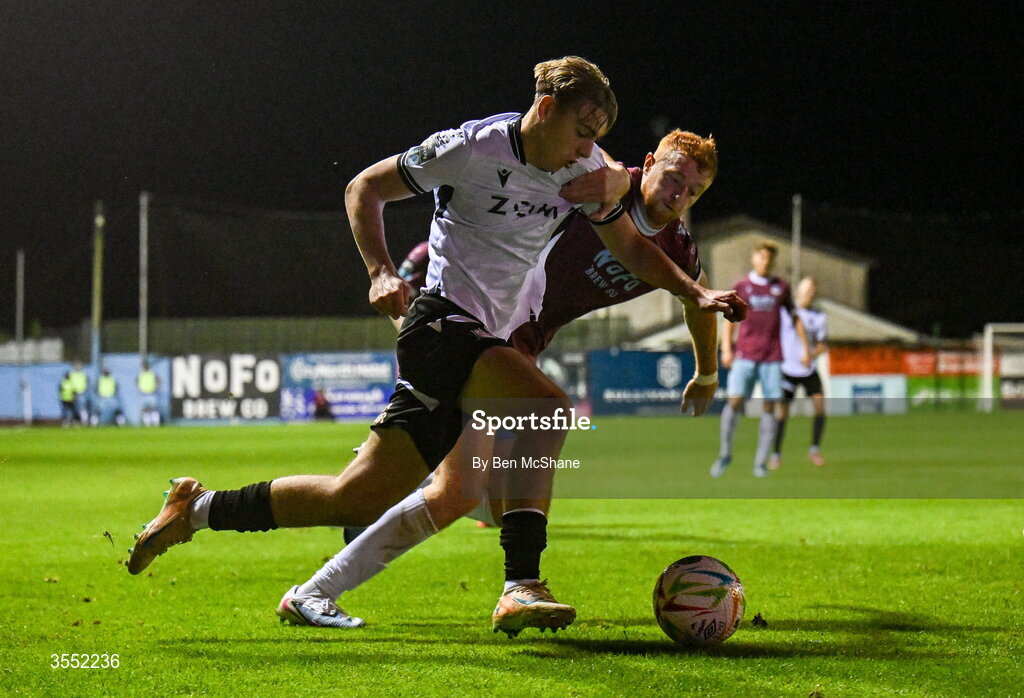 28 August 2026; Ronan Teahan of Dundalk and James Bolger of Drogheda United during the SSE Airtricity Men’s Premier Division match between Drogheda United and Dundalk at Sullivan & Lambe Park in Drogheda, Louth. Photo by Ben McShane/Sportsfile
