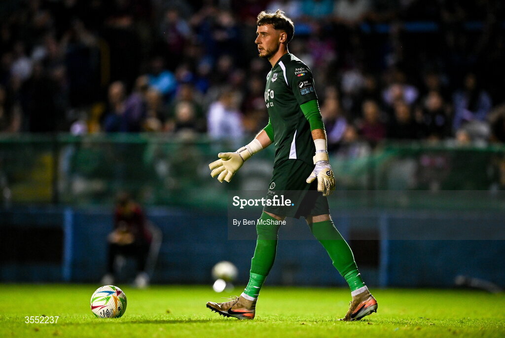 28 August 2026; Drogheda United goalkeeper Luke Dennison during the SSE Airtricity Men’s Premier Division match between Drogheda United and Dundalk at Sullivan & Lambe Park in Drogheda, Louth. Photo by Ben McShane/Sportsfile