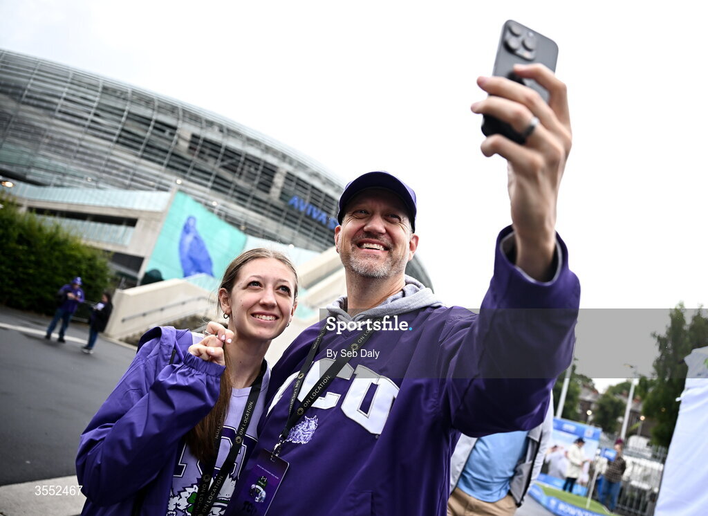 29 August 2026; TCU fans take a selfie outside the stadium before the 2026 Aer Lingus College Football Classic match between TCU and North Carolina at the Aviva Stadium in Dublin. Photo by Seb Daly/Sportsfile