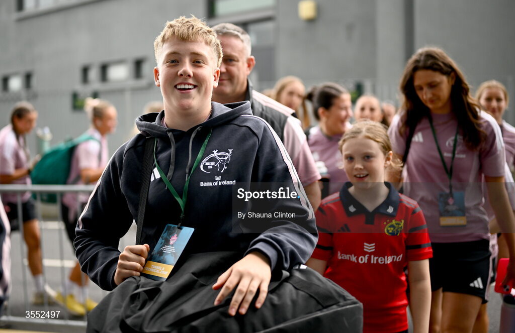 29 August 2026; Beth Buttimer of Munster arrives ahead of the Vodafone Womens Interprovincial Championship final match between Munster and Leinster at Dexcom Stadium in Galway. Photo by Shauna Clinton/Sportsfile