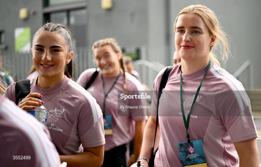 29 August 2026; Munster players arrive ahead of the Vodafone Womens Interprovincial Championship final match between Munster and Leinster at Dexcom Stadium in Galway. Photo by Shauna Clinton/Sportsfile