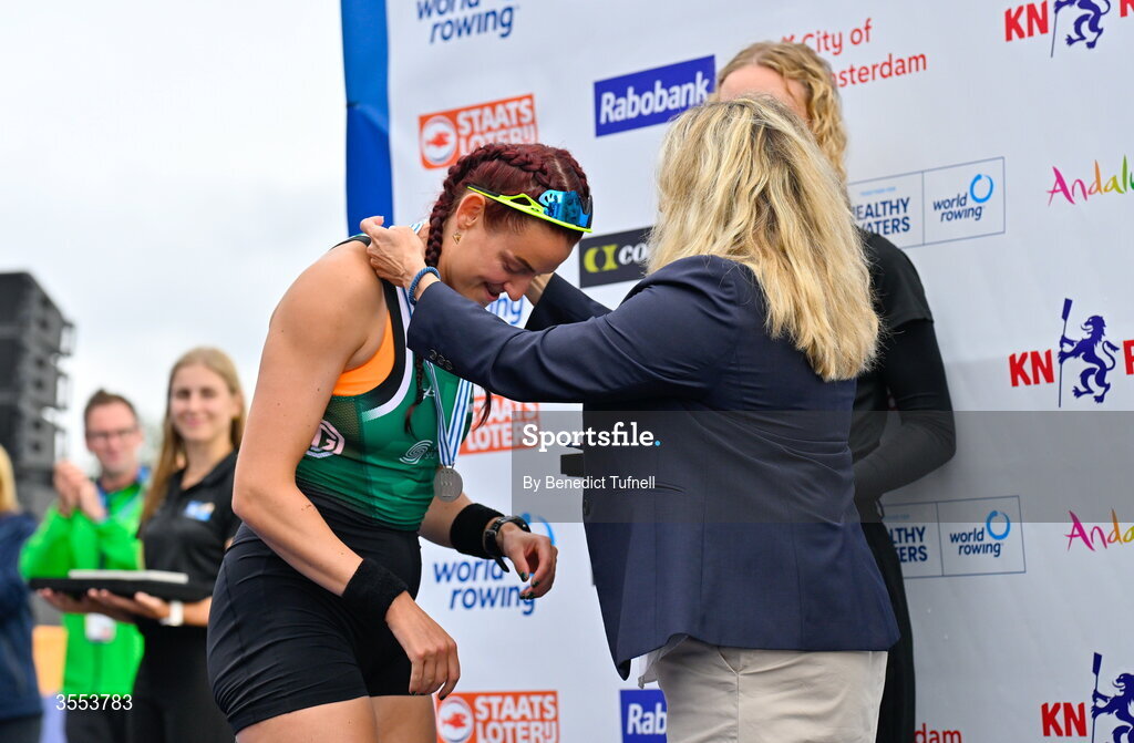 30 August 2026; Fiona Murtagh of Ireland is presented with her silver medal after the Women's Single Sculls Final A during the 2026 World Rowing Championships at Bosbaan in Amsterdam, Netherlands. Photo by Benedict Tufnell/Sportsfile