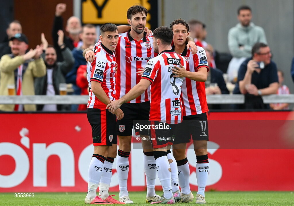30 August 2026; Ellis Chapman of Derry City, second from left, celebrates with teammates, from left, Darragh Burns, Adam O'Reilly and Nick Twisk after he scores his side's first goal during the SSE Airtricity Men’s Premier Division match between Derry City and Shamrock Rovers at The Ryan McBride Brandywell Stadium in Derry. Photo by Stephen McCarthy/Sportsfile