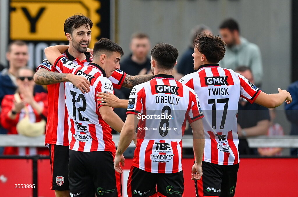 30 August 2026; Ellis Chapman of Derry City, second from left, celebrates with teammates, from left, Darragh Burns, Adam O'Reilly and Nick Twisk after he scores his side's first goal during the SSE Airtricity Men’s Premier Division match between Derry City and Shamrock Rovers at The Ryan McBride Brandywell Stadium in Derry. Photo by Stephen McCarthy/Sportsfile
