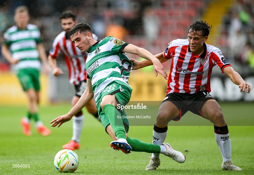 30 August 2026; John O'Sullivan of Shamrock Rovers in action against Nick Twisk of Derry City during the SSE Airtricity Men’s Premier Division match between Derry City and Shamrock Rovers at The Ryan McBride Brandywell Stadium in Derry. Photo by Stephen McCarthy/Sportsfile