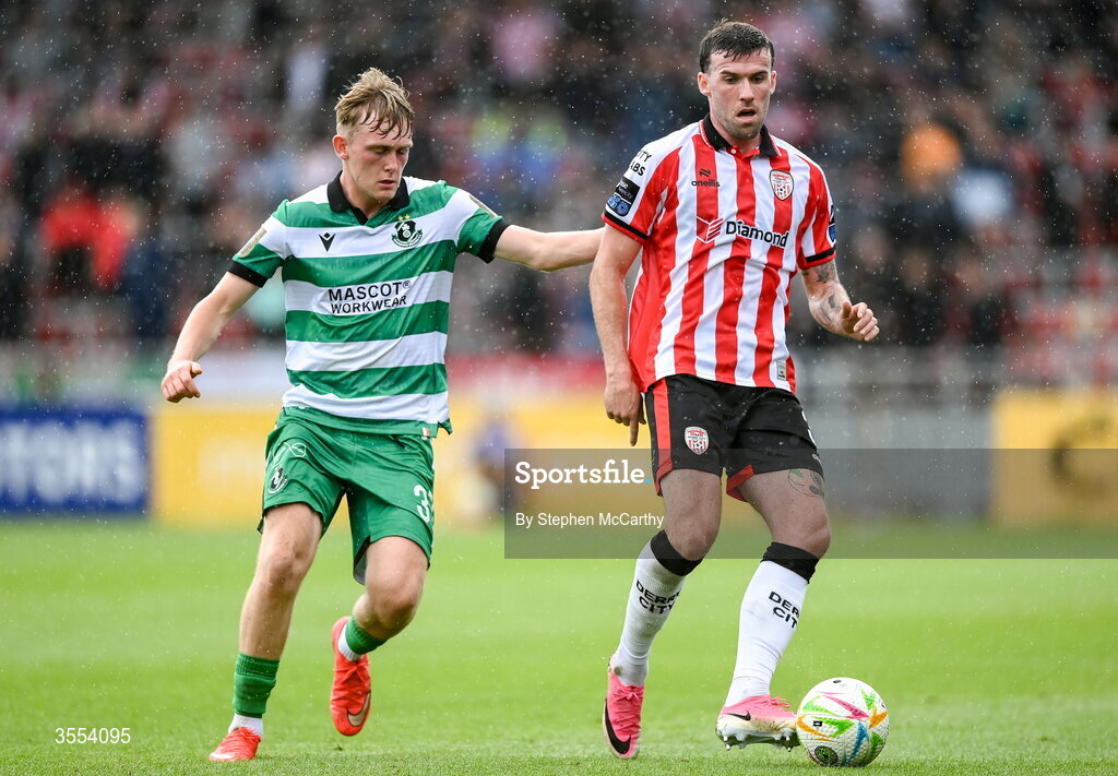 30 August 2026; Patrick McClean of Derry City in action against Michael Noonan of Shamrock Rovers during the SSE Airtricity Men’s Premier Division match between Derry City and Shamrock Rovers at The Ryan McBride Brandywell Stadium in Derry. Photo by Stephen McCarthy/Sportsfile