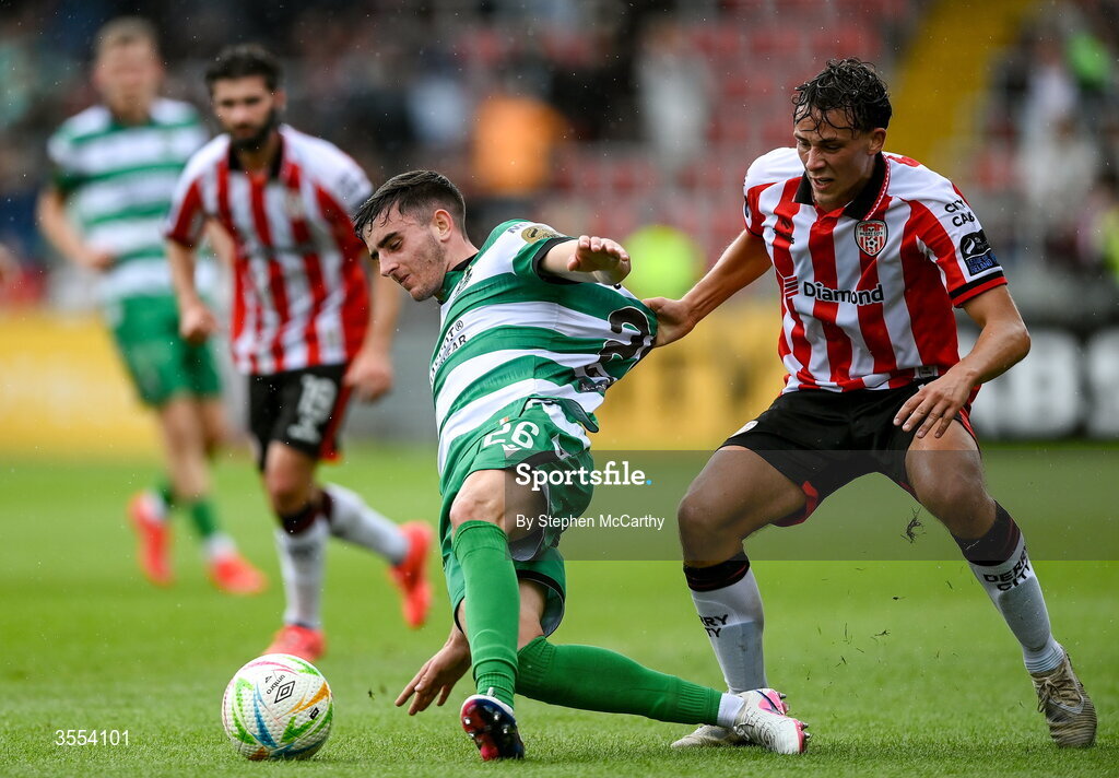 30 August 2026; John O'Sullivan of Shamrock Rovers in action against Nick Twisk of Derry City during the SSE Airtricity Men’s Premier Division match between Derry City and Shamrock Rovers at The Ryan McBride Brandywell Stadium in Derry. Photo by Stephen McCarthy/Sportsfile