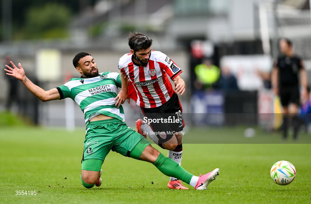 30 August 2026; Jake Mulraney of Shamrock Rovers tackles Brandon Fleming of Derry City during the SSE Airtricity Men’s Premier Division match between Derry City and Shamrock Rovers at The Ryan McBride Brandywell Stadium in Derry. Photo by Stephen McCarthy/Sportsfile