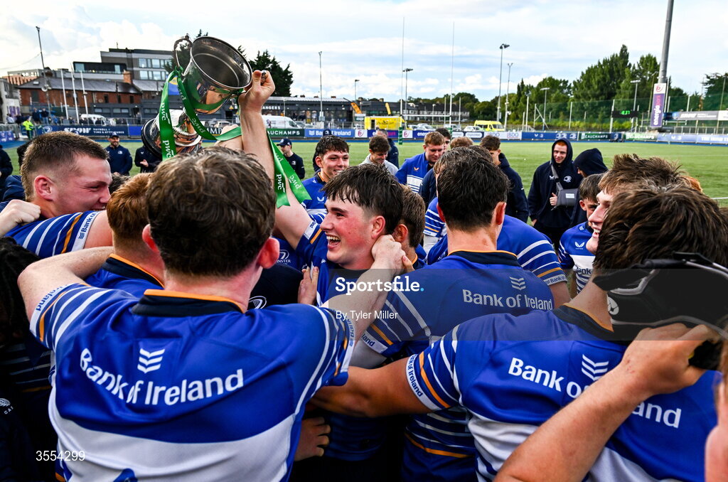 30 August 2026; Tom Martin of Leinster and teammates clebrate with the trophy after the PwC U19 InterProvincial Championship match between Leinster and Munster at Energia Park in Dublin. Photo by Tyler Miller/Sportsfile