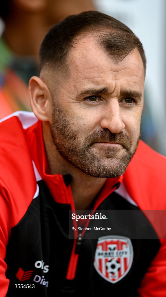 30 August 2026; Derry City coach Niall McGinn before the SSE Airtricity Men’s Premier Division match between Derry City and Shamrock Rovers at The Ryan McBride Brandywell Stadium in Derry. Photo by Stephen McCarthy/Sportsfile