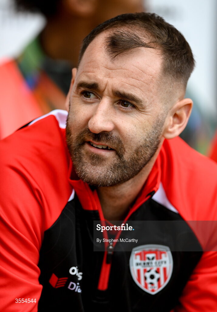 30 August 2026; Derry City coach Niall McGinn before the SSE Airtricity Men’s Premier Division match between Derry City and Shamrock Rovers at The Ryan McBride Brandywell Stadium in Derry. Photo by Stephen McCarthy/Sportsfile