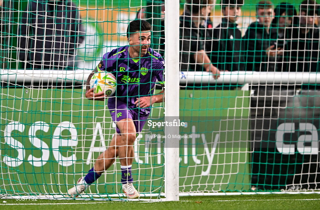 4 September 2026; Seani Maguire of Cork City gets the ball from the back of the net after scoring his side's first goal, an equaliser, during the SSE Airtricity Men’s First Division match between Bray Wanderers and Cork City at the Carlisle Grounds in Bray, Wicklow. Photo by Piaras Ó Mídheach/Sportsfile