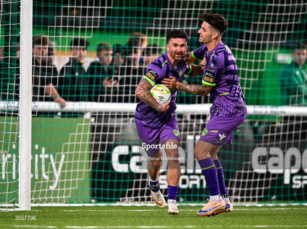 4 September 2026; Seani Maguire of Cork City, left, celebrates with team-mate Ruairi Keating after scoring their side's first goal, an equaliser, during the SSE Airtricity Men’s First Division match between Bray Wanderers and Cork City at the Carlisle Grounds in Bray, Wicklow. Photo by Piaras Ó Mídheach/Sportsfile