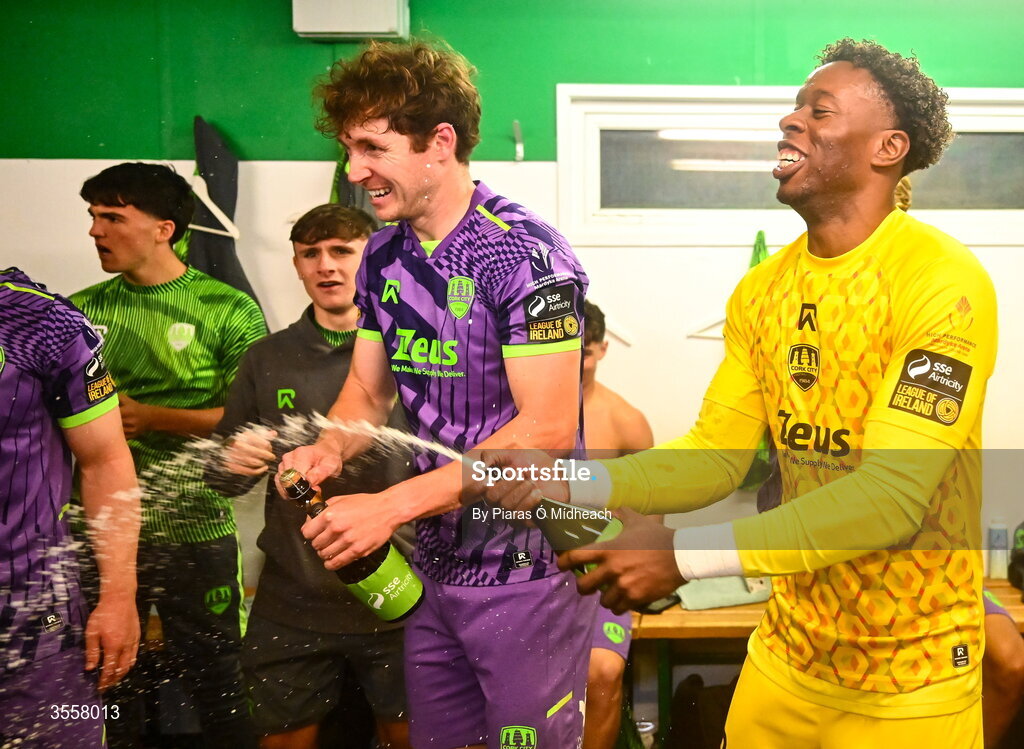 4 September 2026; Cork City goalkeeper David Odumosu and team-mates celebrate after winning the SSE Airtricity Men’s First Division title after their draw in the SSE Airtricity Men’s First Division match between Bray Wanderers and Cork City at the Carlisle Grounds in Bray, Wicklow. Photo by Piaras Ó Mídheach/Sportsfile