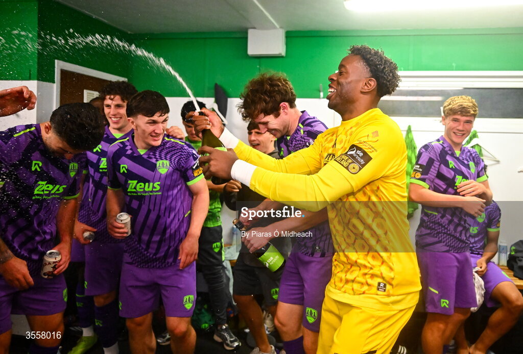 4 September 2026; Cork City goalkeeper David Odumosu and team-mates celebrate after winning the SSE Airtricity Men’s First Division title after their draw in the SSE Airtricity Men’s First Division match between Bray Wanderers and Cork City at the Carlisle Grounds in Bray, Wicklow. Photo by Piaras Ó Mídheach/Sportsfile