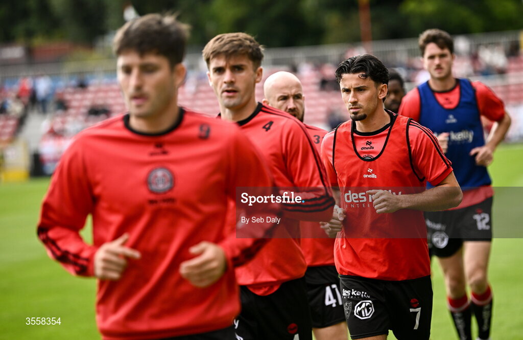 5 September 2026; Connor Parsons of Bohemians and teammates before the Club Orange Men’s FAI Cup quarter-final match between St Patrick's Athletic and Bohemians at Richmond Park in Dublin. Photo by Seb Daly/Sportsfile
