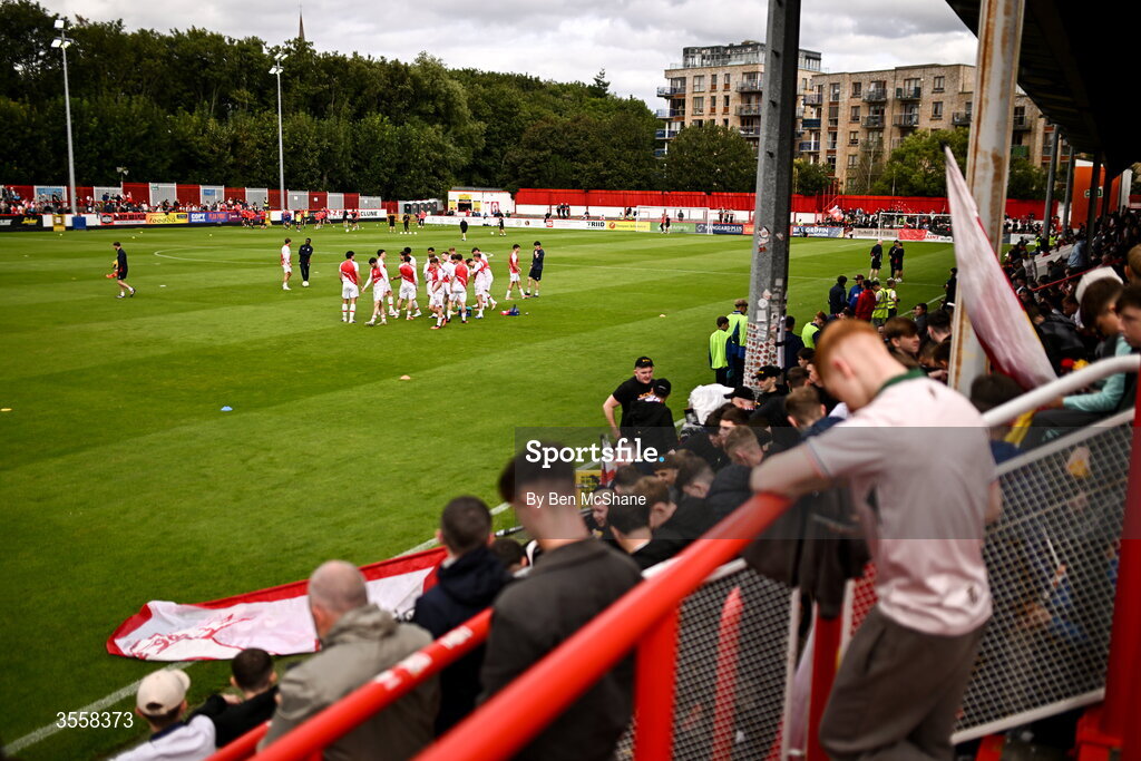 5 September 2026; St Patrick's Athletic players warm-up before the Club Orange Men’s FAI Cup quarter-final match between St Patrick's Athletic and Bohemians at Richmond Park in Dublin. Photo by Ben McShane/Sportsfile