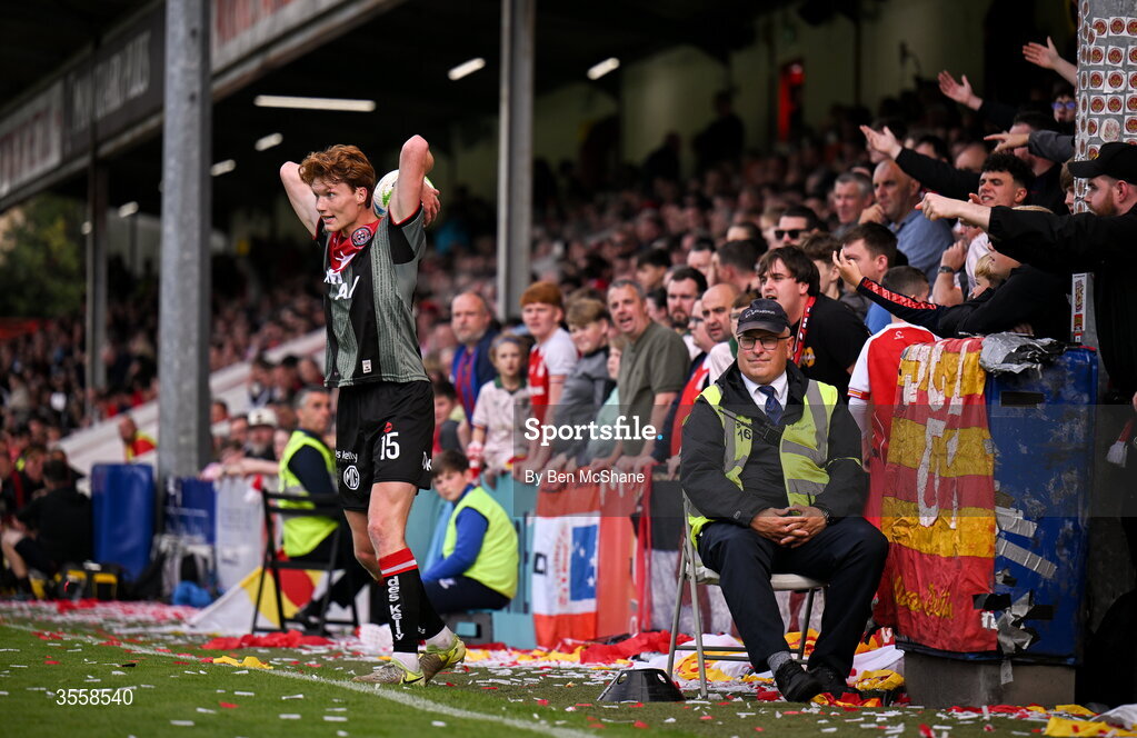 5 September 2026; Senan Mullen of Bohemians takes a throw-in during the Club Orange Men’s FAI Cup quarter-final match between St Patrick's Athletic and Bohemians at Richmond Park in Dublin. Photo by Ben McShane/Sportsfile