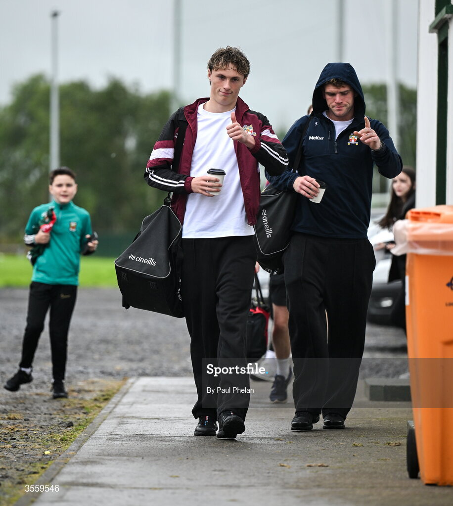 6 September 2026; Kobe McDonald, left, and his brother Jordan Flynn of Crossmolina Deel Rovers arrive before the Connacht Gold Senior Club Championship Group 3 match between Crossmolina Deel Rovers of Mayo and Mayo Gaels of Mayo at Charlestown Sarsfields GAA, Fr O'Hara Park, Charlestown in Mayo. Photo by Paul Phelan/Sportsfile