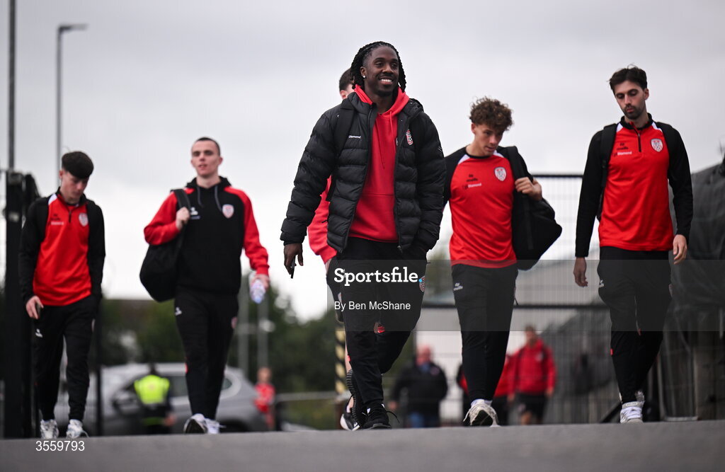 6 September 2026; Kevin dos Santos of Derry City, centre, arrives with teammates before the Club Orange Men’s FAI Cup quarter-final match between Derry City and Dundalk at The Ryan McBride Brandywell Stadium in Derry. Photo by Ben McShane/Sportsfile