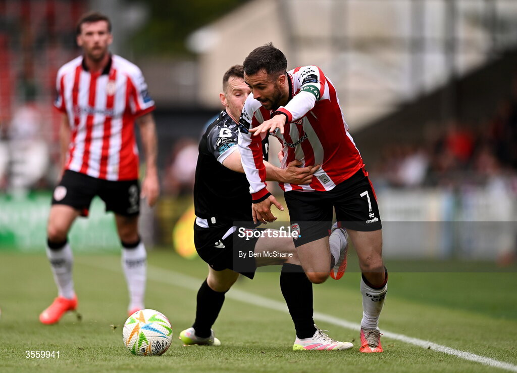 6 September 2026; Michael Duffy of Derry City in action against Bobby Burns of Dundalk during the Club Orange Men’s FAI Cup quarter-final match between Derry City and Dundalk at The Ryan McBride Brandywell Stadium in Derry. Photo by Ben McShane/Sportsfile