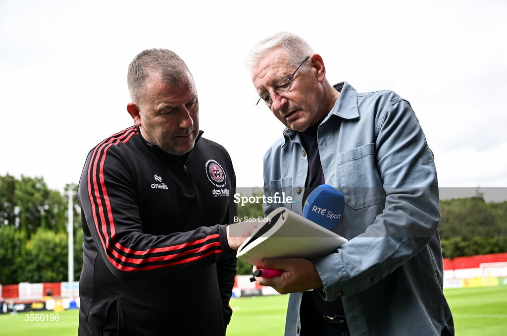 5 September 2026; Bohemians manager Alan Reynolds, left, and RTE's Tony O'Donoghue before the Club Orange Men’s FAI Cup quarter-final match between St Patrick's Athletic and Bohemians at Richmond Park in Dublin. Photo by Seb Daly/Sportsfile