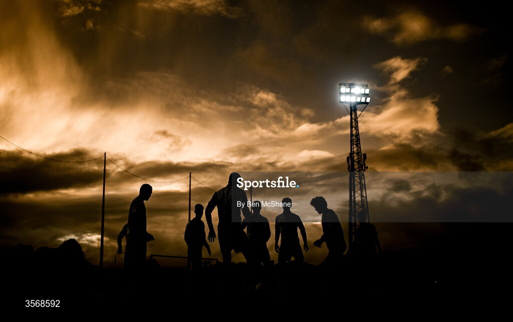 14 September 2026; St Patrick's Athletic players warm-up before the SSE Airtricity Men’s Premier Division match between Dundalk and St Patrick's Athletic at Oriel Park in Dundalk, Louth. Photo by Ben McShane/Sportsfile