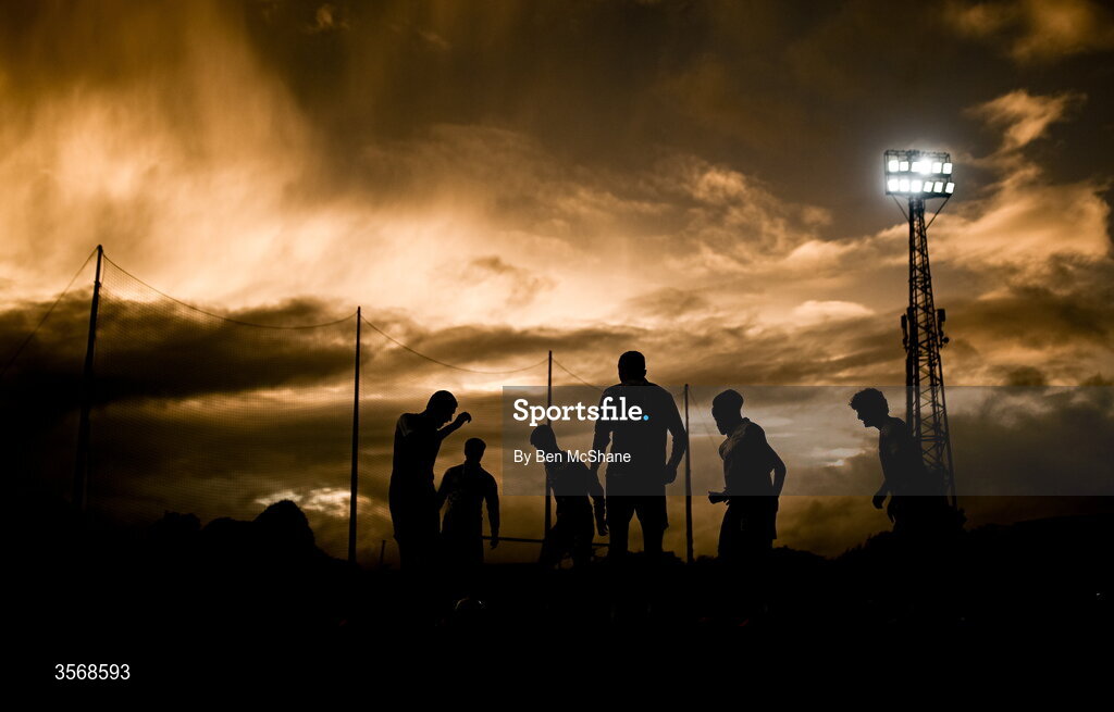 14 September 2026; St Patrick's Athletic players warm-up before the SSE Airtricity Men’s Premier Division match between Dundalk and St Patrick's Athletic at Oriel Park in Dundalk, Louth. Photo by Ben McShane/Sportsfile