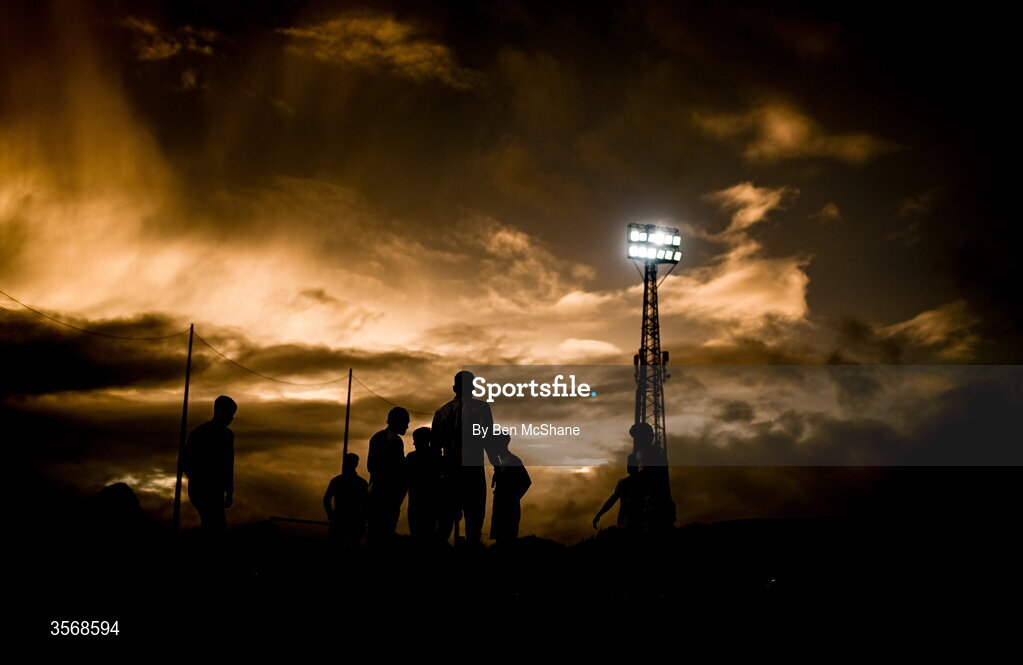 14 September 2026; St Patrick's Athletic players warm-up before the SSE Airtricity Men’s Premier Division match between Dundalk and St Patrick's Athletic at Oriel Park in Dundalk, Louth. Photo by Ben McShane/Sportsfile