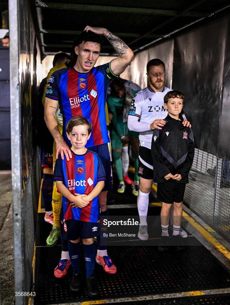 14 September 2026; St Patrick's Athletic captain Joe Redmond with St Patrick's Athletic mascot Bobbie Gartland, son of St Patrick's Athletic assistant coach Brian Gartland, before the SSE Airtricity Men’s Premier Division match between Dundalk and St Patrick's Athletic at Oriel Park in Dundalk, Louth. Photo by Ben McShane/Sportsfile