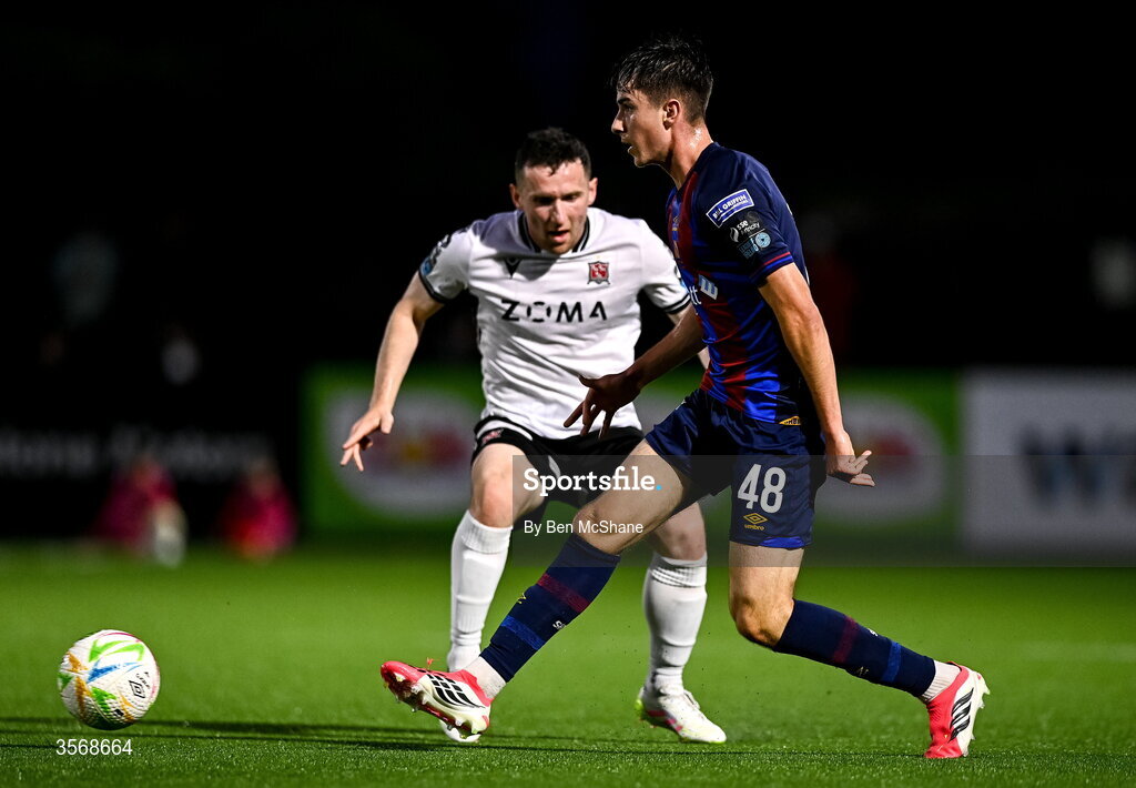 14 September 2026; Ryan Sheridan of St Patrick's Athletic in action against Bobby Burns of Dundalk during the SSE Airtricity Men’s Premier Division match between Dundalk and St Patrick's Athletic at Oriel Park in Dundalk, Louth. Photo by Ben McShane/Sportsfile