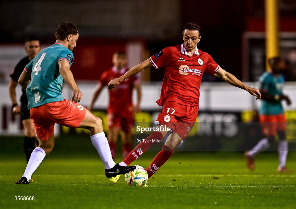 14 September 2026; Daniel Kelly of Shelbourne in action against Andrew Quinn of Drogheda United during the SSE Airtricity Men’s Premier Division match between Shelbourne and Drogheda United at Tolka Park in Dublin. Photo by Tyler Miller/Sportsfile