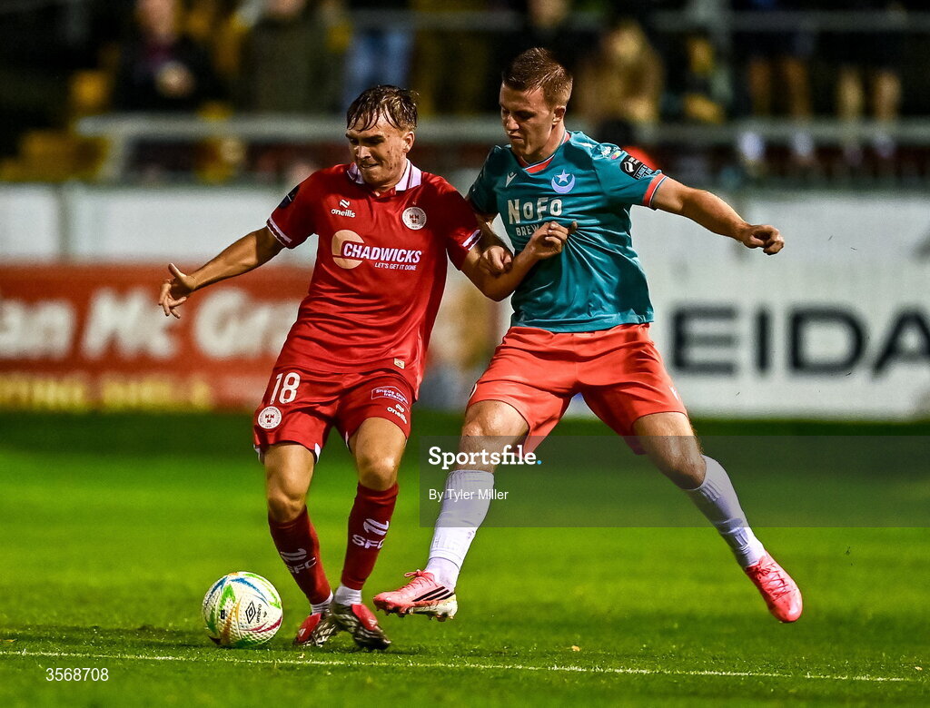 14 September 2026; James Norris of Shelbourne in action against Warren Davis of Drogheda United during the SSE Airtricity Men’s Premier Division match between Shelbourne and Drogheda United at Tolka Park in Dublin. Photo by Tyler Miller/Sportsfile