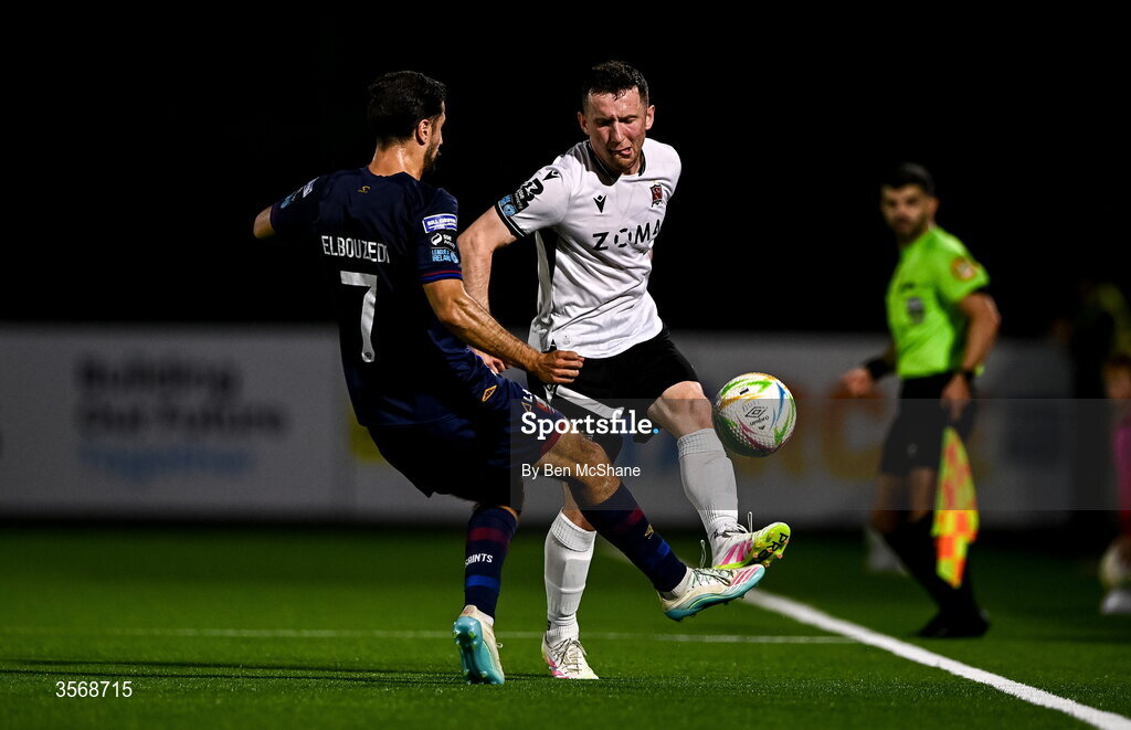 14 September 2026; Bobby Burns of Dundalk in action against Zack Elbouzedi of St Patrick's Athletic during the SSE Airtricity Men’s Premier Division match between Dundalk and St Patrick's Athletic at Oriel Park in Dundalk, Louth. Photo by Ben McShane/Sportsfile
