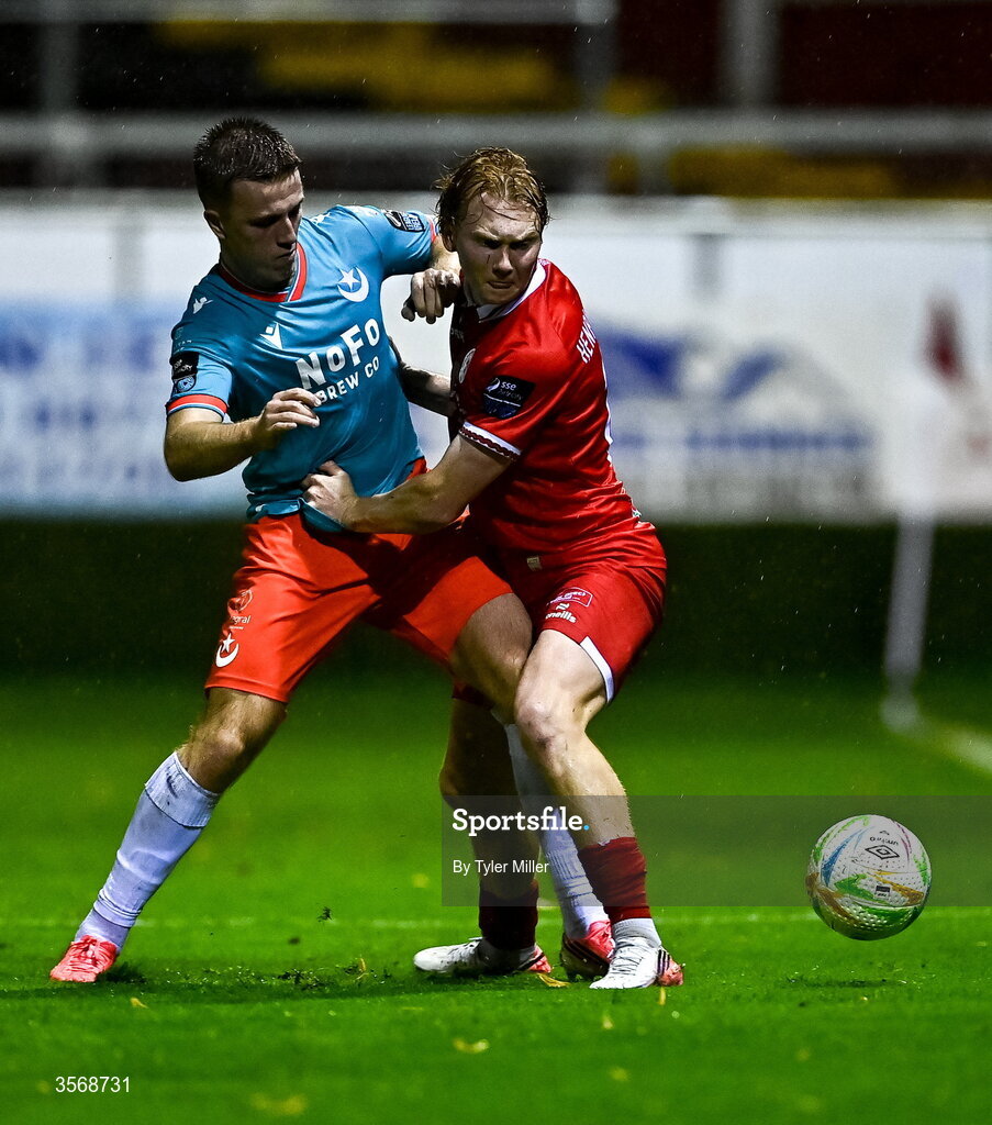 14 September 2026; Jack Henry-Francis of Shelbourne in action against Warren Davis of Drogheda United during the SSE Airtricity Men’s Premier Division match between Shelbourne and Drogheda United at Tolka Park in Dublin. Photo by Tyler Miller/Sportsfile
