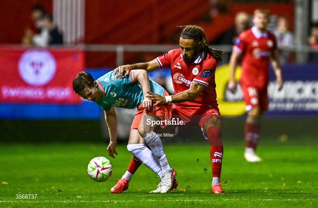 14 September 2026; Conor Kane of Drogheda United in action against Milan Mbeng of Shelbourne during the SSE Airtricity Men’s Premier Division match between Shelbourne and Drogheda United at Tolka Park in Dublin. Photo by Tyler Miller/Sportsfile