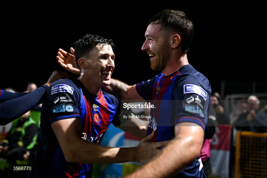 14 September 2026; Ryan Edmondson of St Patrick's Athletic celebrates with teammate Joe Redmond, left, after scoring their side's fourth goal during the SSE Airtricity Men’s Premier Division match between Dundalk and St Patrick's Athletic at Oriel Park in Dundalk, Louth. Photo by Ben McShane/Sportsfile