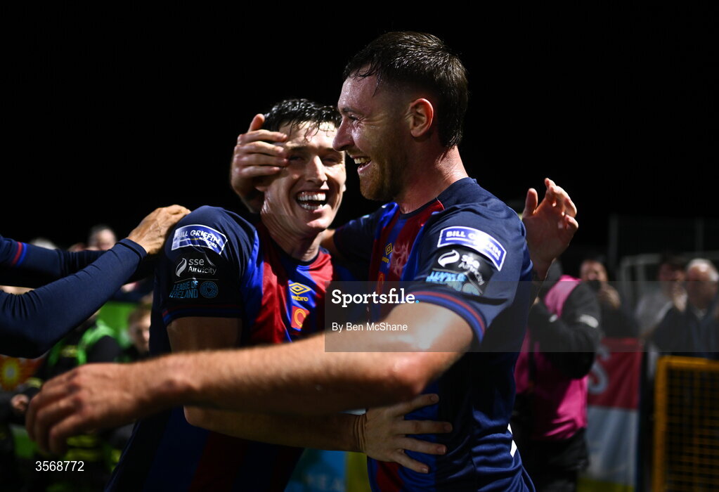 14 September 2026; Ryan Edmondson of St Patrick's Athletic celebrates with teammate Joe Redmond, left, after scoring their side's fourth goal during the SSE Airtricity Men’s Premier Division match between Dundalk and St Patrick's Athletic at Oriel Park in Dundalk, Louth. Photo by Ben McShane/Sportsfile