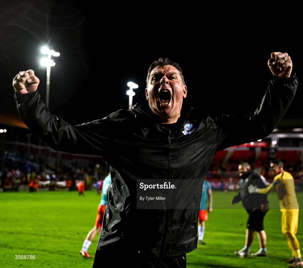 14 September 2026; Drogheda United manager Kevin Doherty celebrates after the SSE Airtricity Men’s Premier Division match between Shelbourne and Drogheda United at Tolka Park in Dublin. Photo by Tyler Miller/Sportsfile