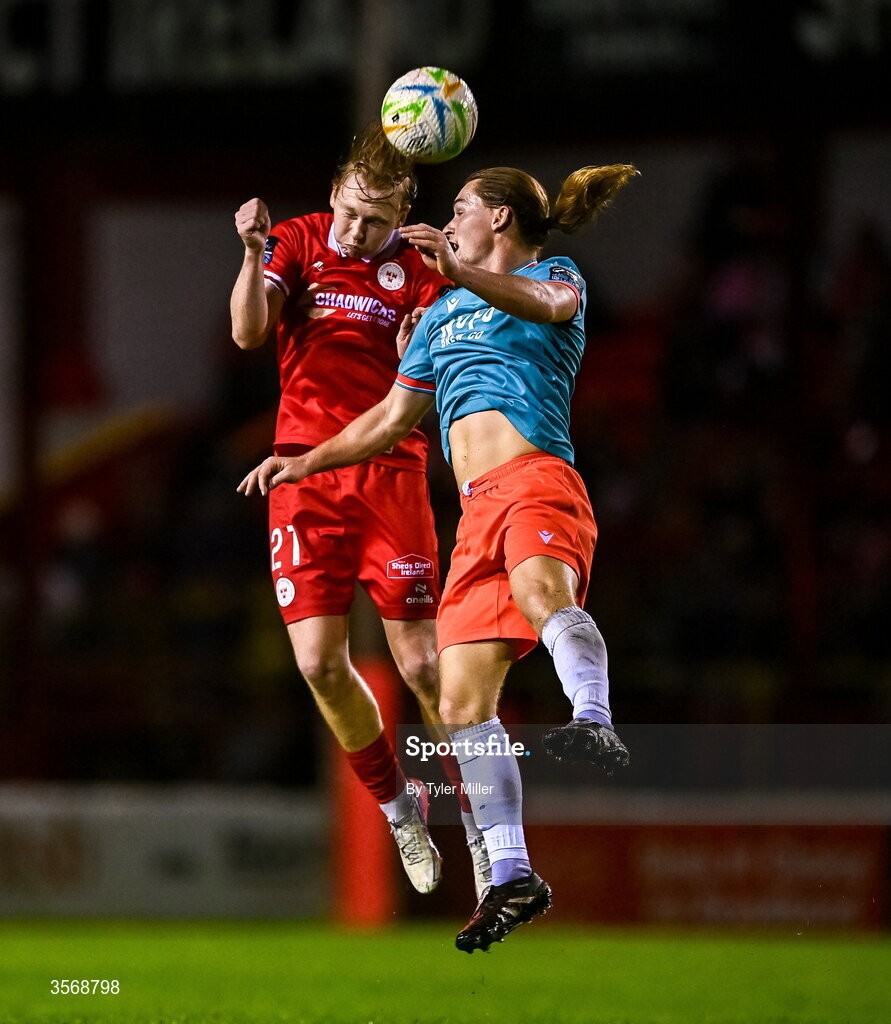 14 September 2026; Jack Henry-Francis of Shelbourne in action against Alfie Bates of Drogheda United during the SSE Airtricity Men’s Premier Division match between Shelbourne and Drogheda United at Tolka Park in Dublin. Photo by Tyler Miller/Sportsfile