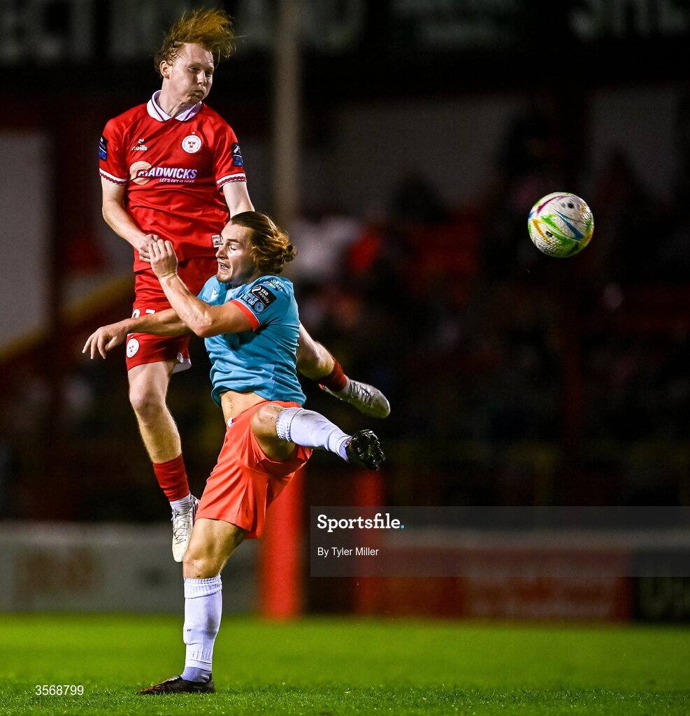 14 September 2026; Jack Henry-Francis of Shelbourne in action against Alfie Bates of Drogheda United during the SSE Airtricity Men’s Premier Division match between Shelbourne and Drogheda United at Tolka Park in Dublin. Photo by Tyler Miller/Sportsfile